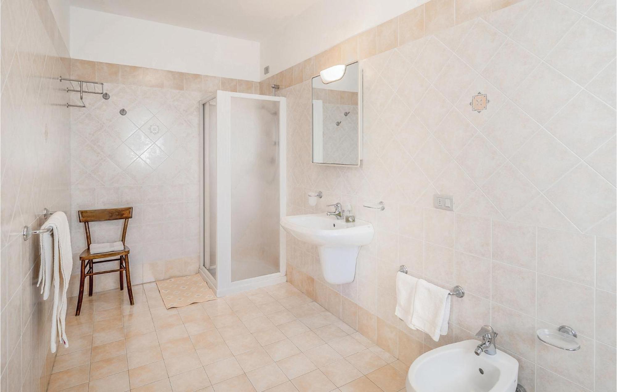 Awesome Home In Ariano Nel Polesine With Kitchen San Basilio Exteriör bild