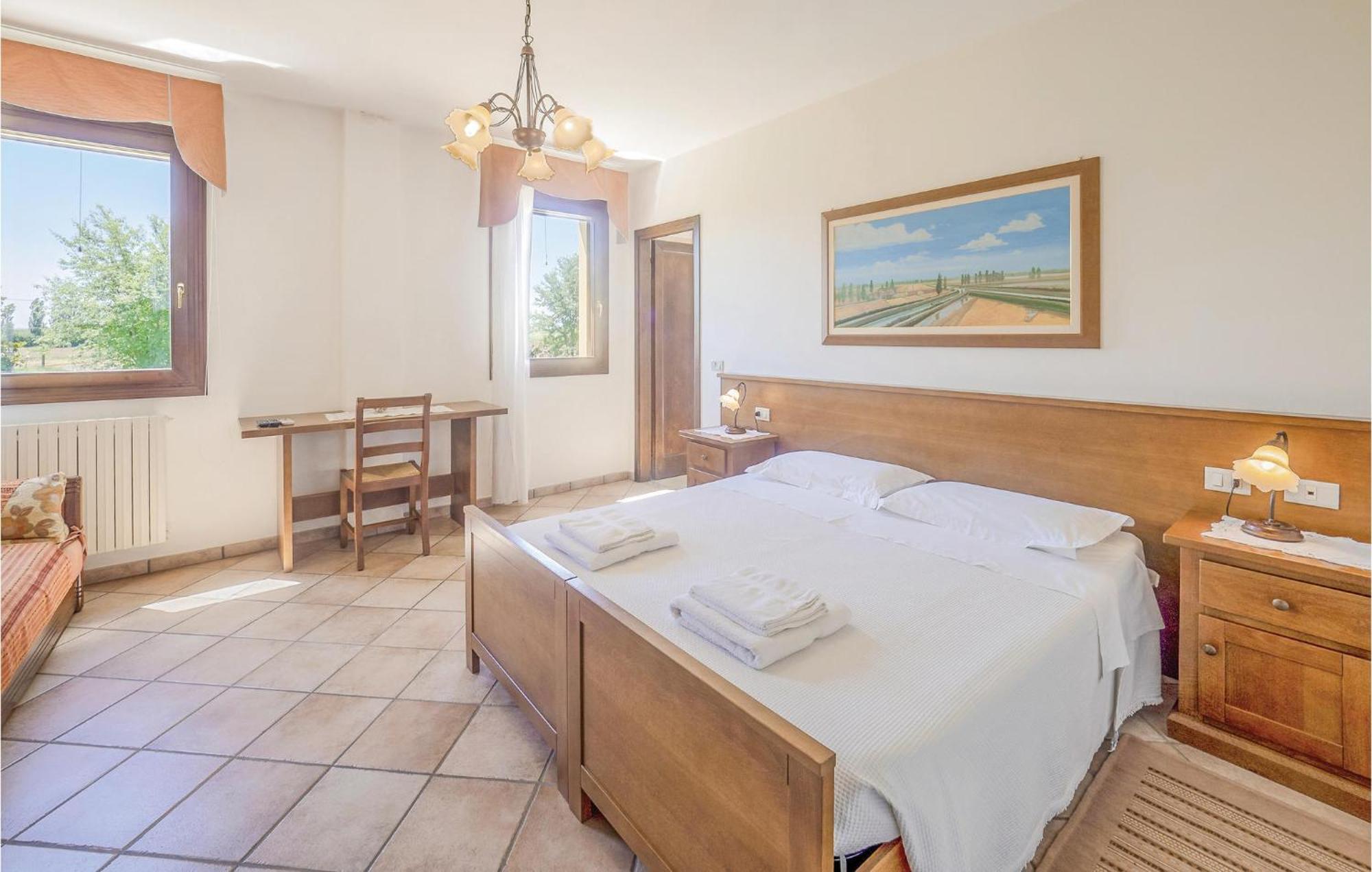 Awesome Home In Ariano Nel Polesine With Kitchen San Basilio Exteriör bild