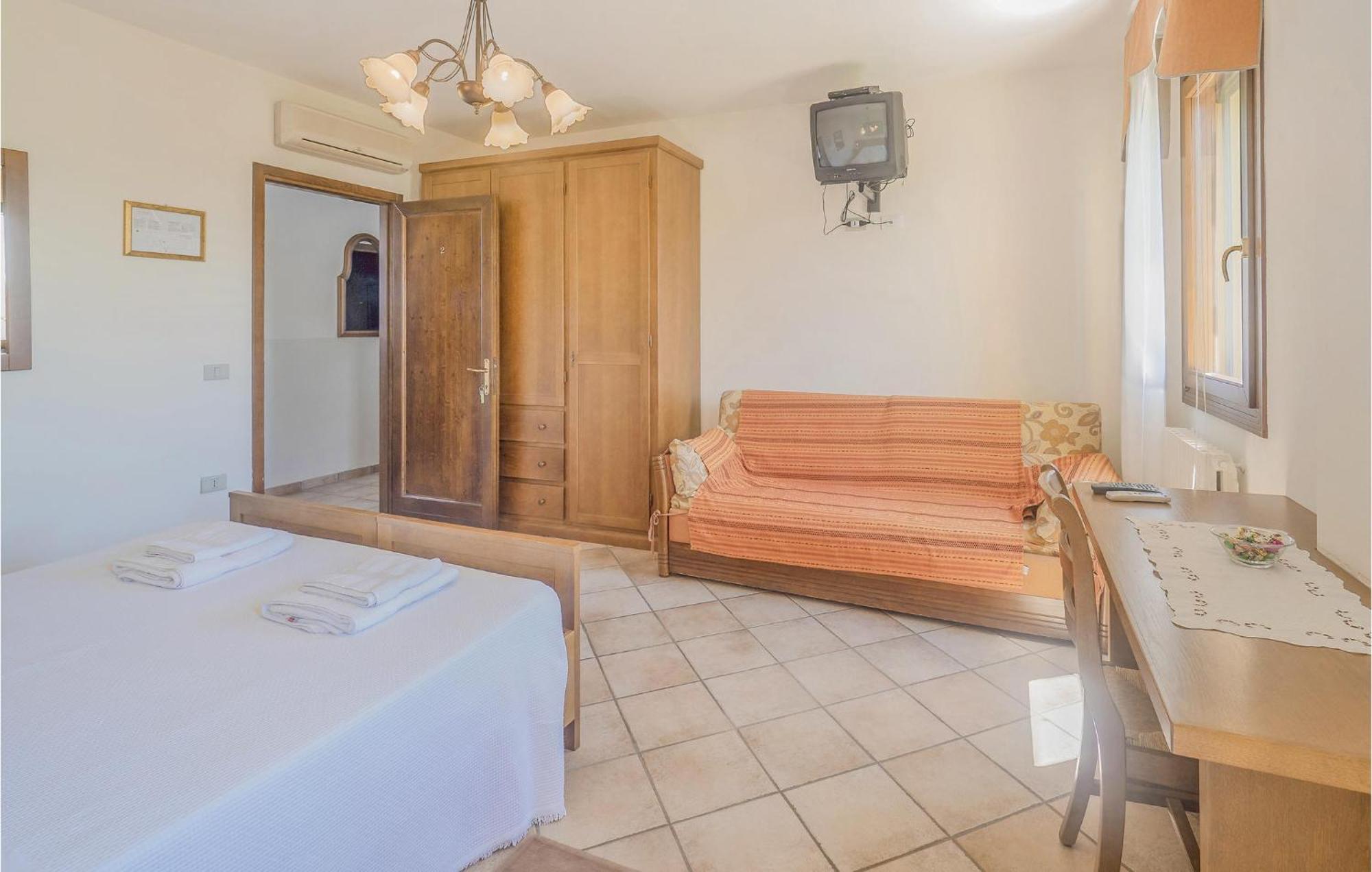 Awesome Home In Ariano Nel Polesine With Kitchen San Basilio Exteriör bild