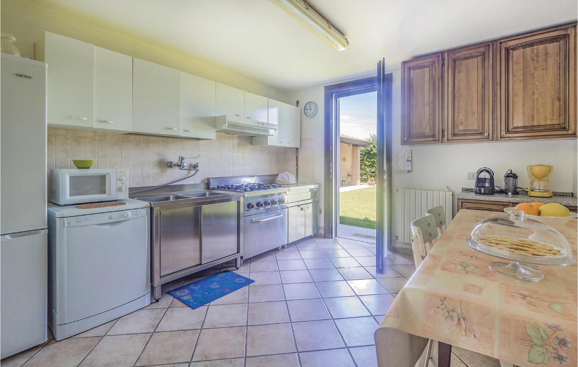 Awesome Home In Ariano Nel Polesine With Kitchen San Basilio Exteriör bild