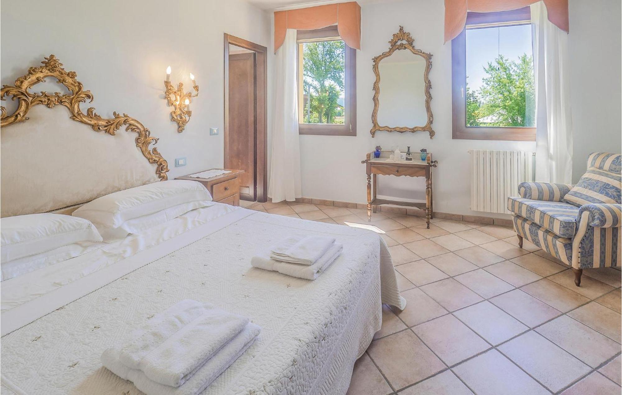 Awesome Home In Ariano Nel Polesine With Kitchen San Basilio Exteriör bild